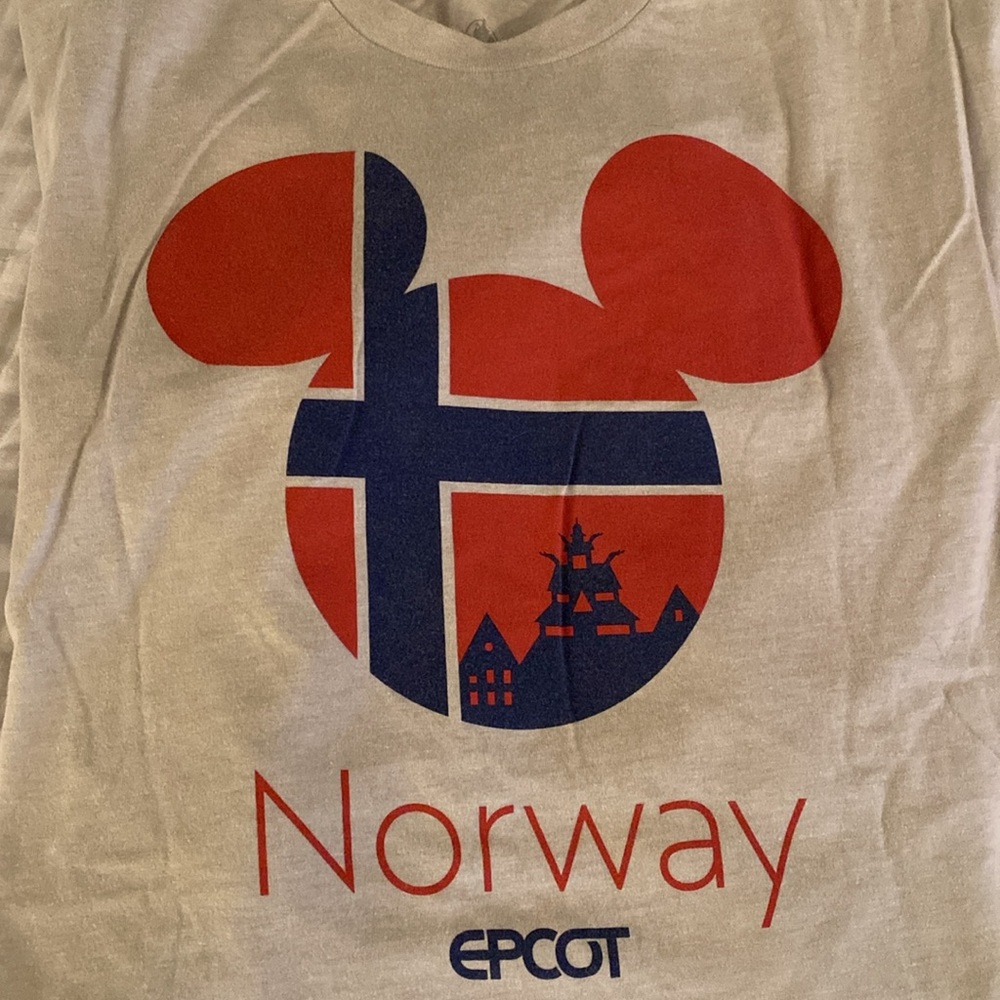 Women’s large Disney shirts - Picture 3 of 4